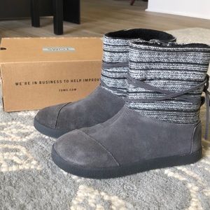TOMS Nepal Grey Suede Ankle Boots Size Youth 1